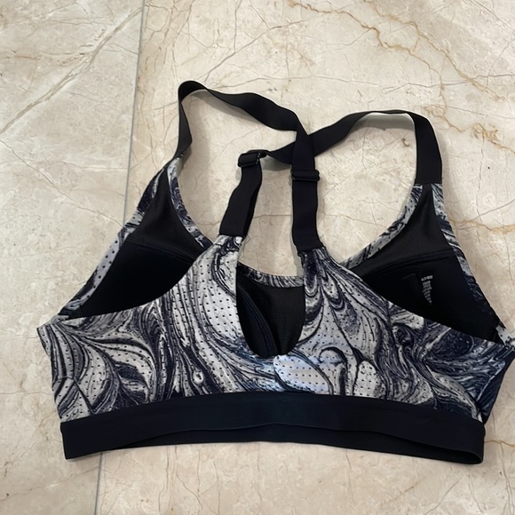 Victoria Sport Bra by Victoria’s Secret - Picture 3 of 6